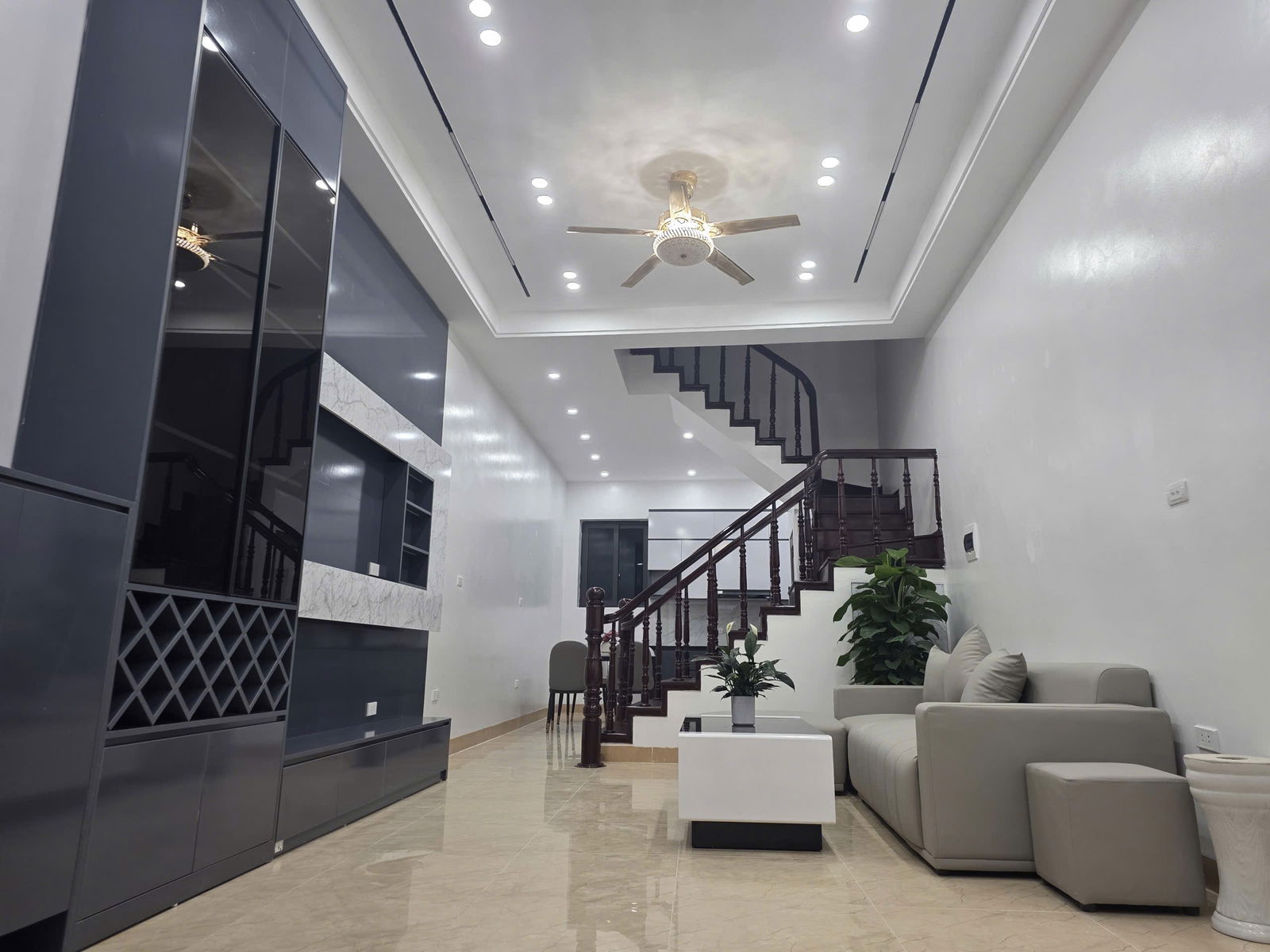 BÁN NHÀ MỚI KOONG, FULL NỘI THẤT, THOÁNG TRƯỚC SAU, NGÕ THÔNG CÁC NGẢ GẦN HỒ 3 MẪU TIỆN ÍCH XUNG QUANH BẠT NGÀN.