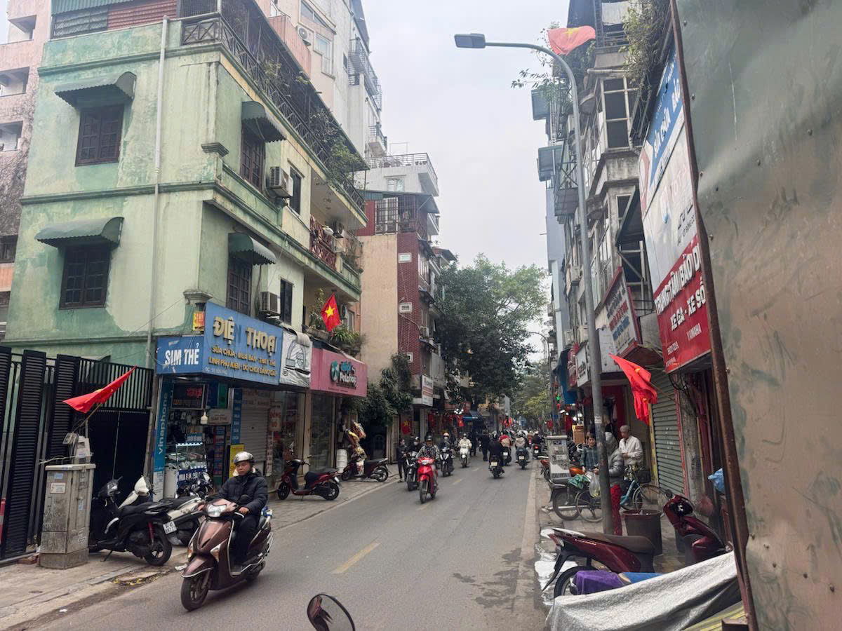 BÁN NHÀ MẶT PHỐ - KINH DOANH - DÒNG TIỀN TỐT - LÔ GÓC - 3 THOÁNG VĨNH VIỄN.