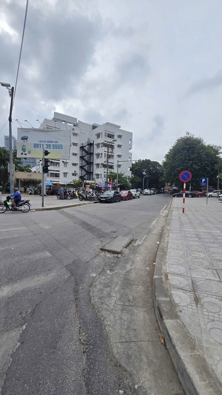 BÁN NHÀ LÔ GÓC - DÒNG TIỀN 1Ty/NĂM - TRUNG TÂM BA ĐÌNH - Ô TÔ ĐỖ CỬA, NGÕ THÔNG - 20M RA MẶT PHỐ VẠN PHÚC KÉO DÀI.