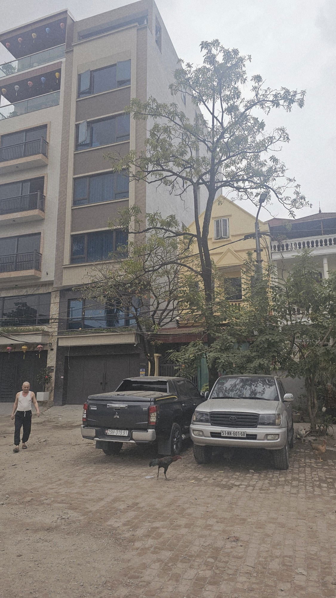 Bán nhà Võ Chí Công , Xuân La, Tây Hồ. Ngõ To như phố, giao thông thuận tiện , trước nhà để vài chục oto ,hàng xóm toàn quan chức Nhà mới 7 tầng thang máy