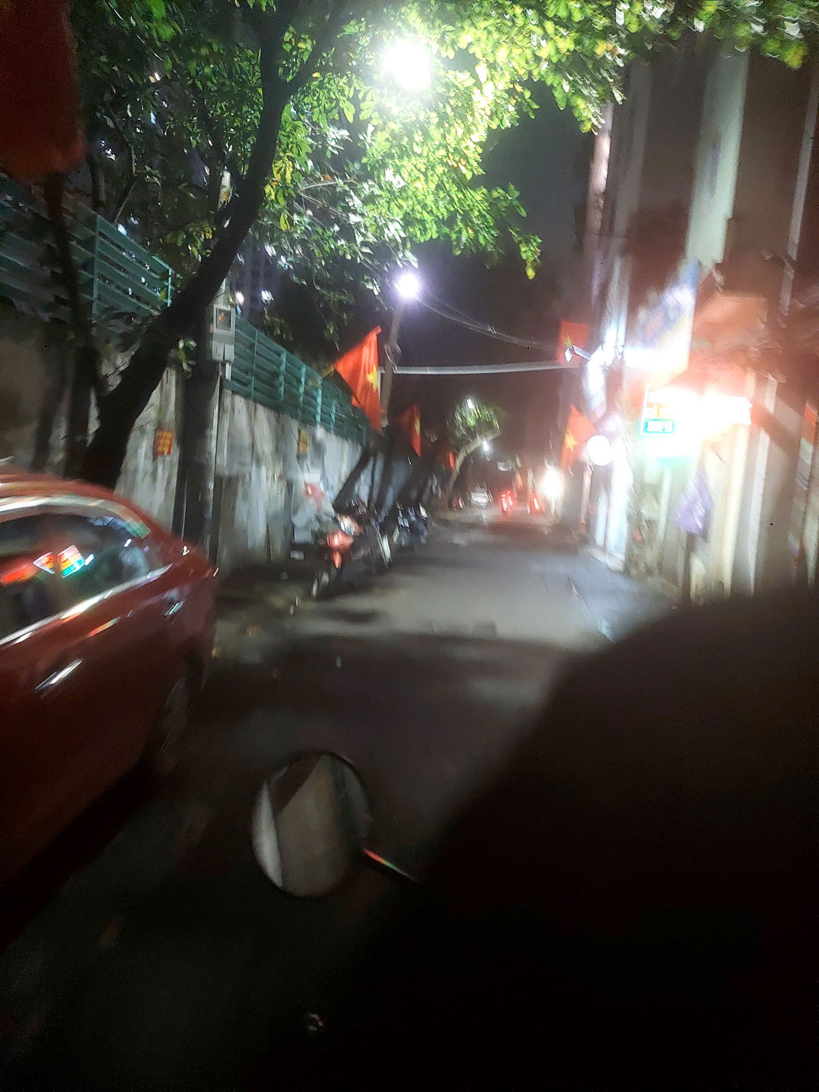 BÁN TOÀ CHDV PHỐ CỰ LỘC- 100M RA Ô TÔ TRÁNH-NGÕ TRƯỚC NHÀ RỘNG 4M - VIEW SÂN VƯỜN-SÁT VÁCH ROYAL CITY - TIỆN ÍCH BẠT NGÀN