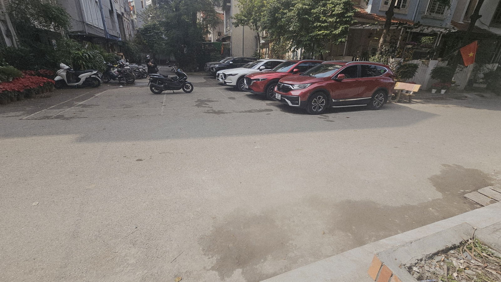 Bán Biệt thự thang máy - oto đỗ trước nhà vào nhà-Khu vực thoáng đẹp , đáng sống nhất nhì khu vực. Gần nút giao Hoàng Quốc Việt , Đồng Cổ ,Thụy Khuê .