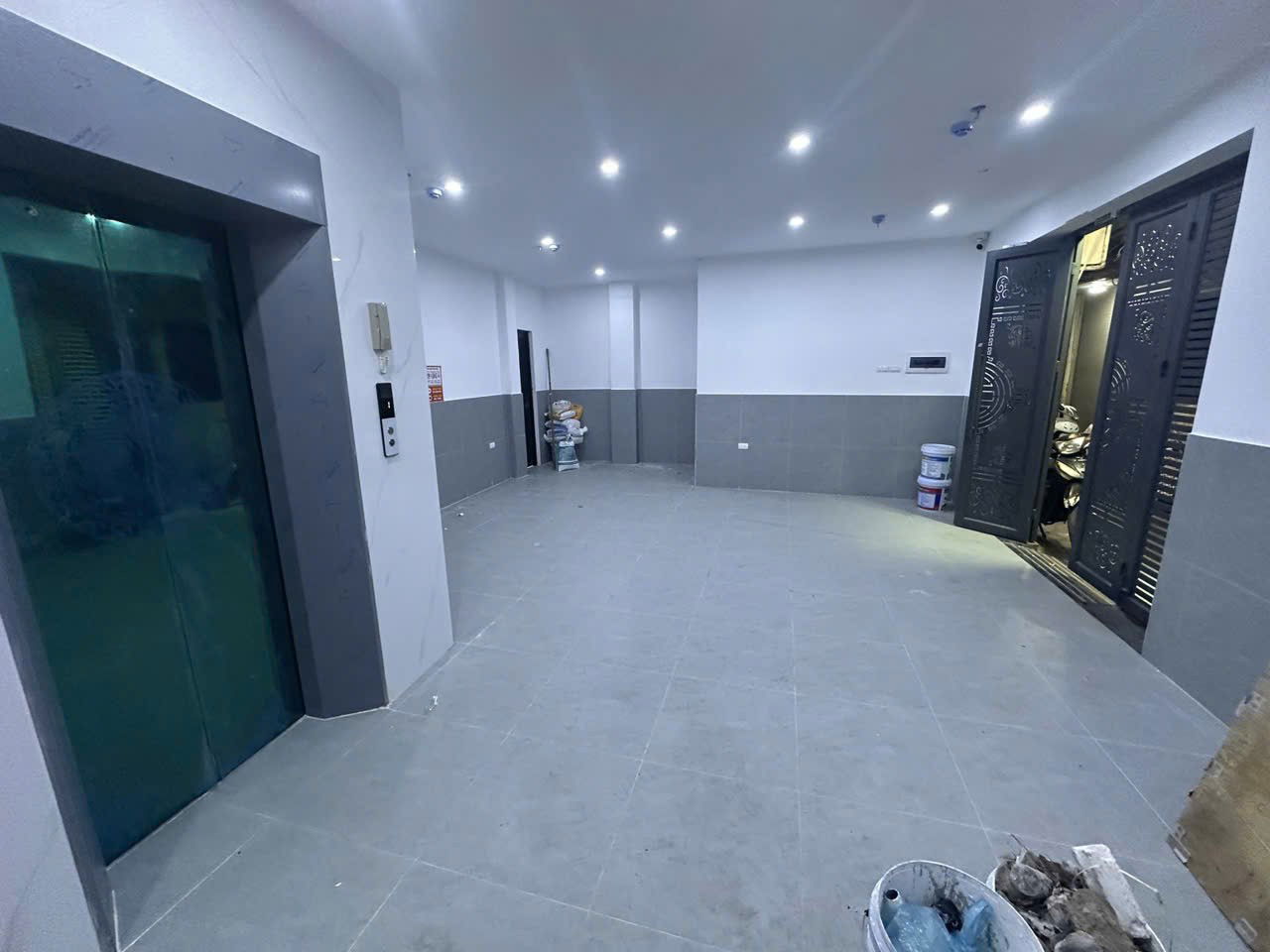 Bán nhà Mặt ngõ thông giữa phố Lò Đúc và phố Đồng Nhân, thuận tiện vừa ở vừa kinh doanh cho thuê.