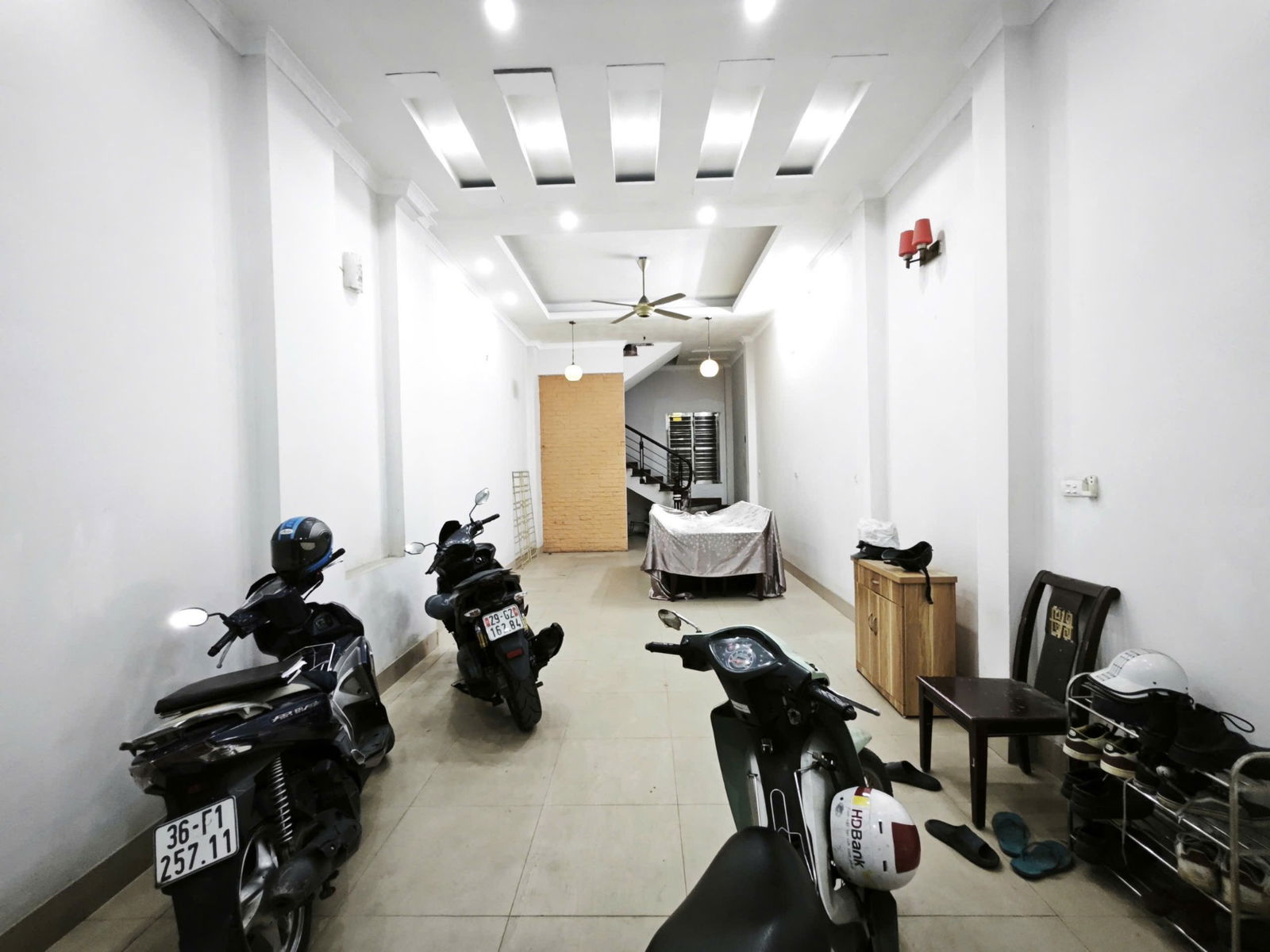 Bán nhà Mặt ngõ ô tô, kinh doanh Nhà 2 thoáng trước sau.