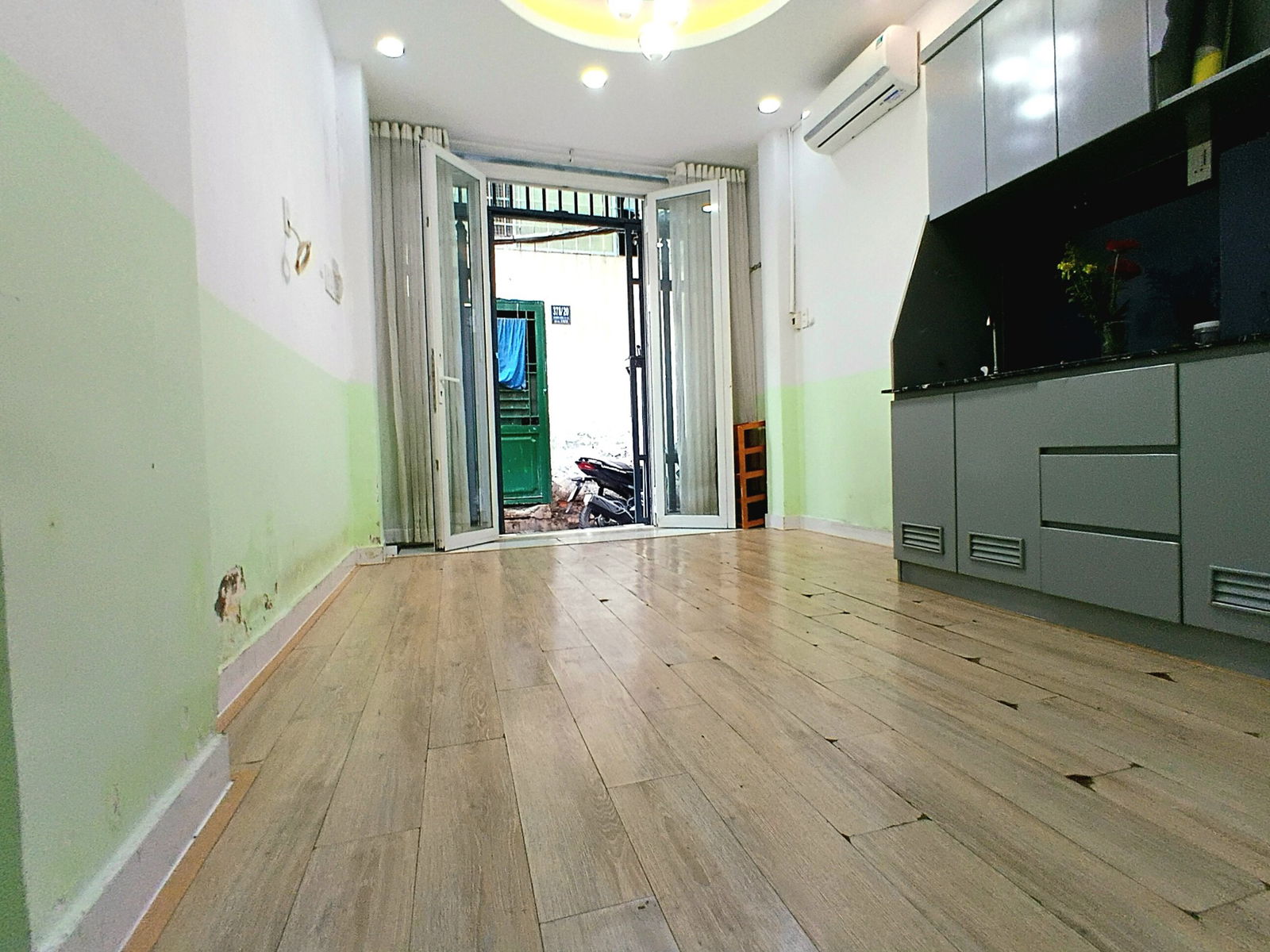 Bán Nhà Căn Góc Quận 5 Sát Chợ An Đông - 3 Tầng - 2PN - 3WC - Chỉ 30m Ra Mặt Tiền - 4,3 Tỷ TL Vị Trí Đẹp - Dân Trí Tốt - Hoàn Công Đủ 3 Tầng Nhà Đúc Thật 100%