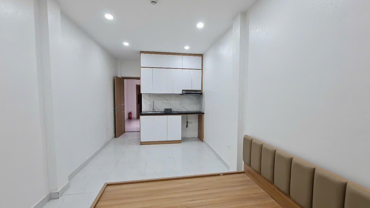 Bán Nhà lô góc 3 mặt thoáng trước sau, ngõ thông các ngả, nhà có nhiều lối vào- Ngõ rộng thoáng, cạnh nhà văn hóa, nhà mới mùi sơn đang lấp phòng.