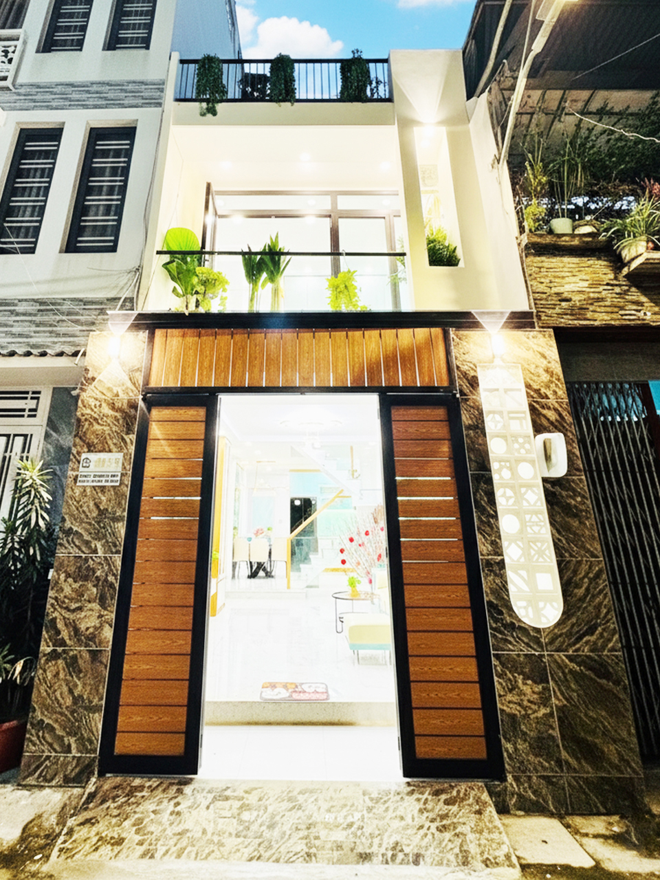 O2110 nhà Thích Quảng Đức Phú Nhuận, SHR, Nở hậu, HXH, 2 tầng, 4x13m, 9.x tỷ