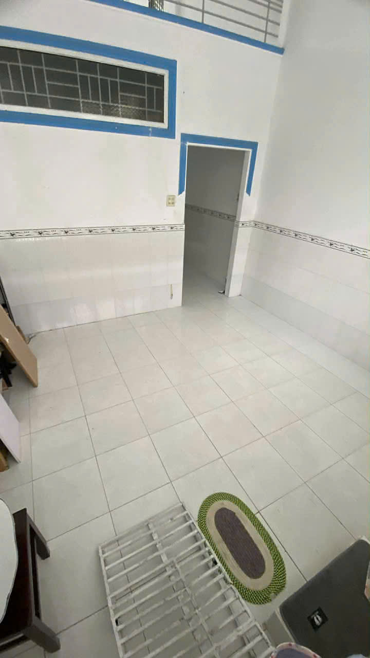 108. Nhà 4 triệu 2 phòng ngủ sau bệnh viện Đa khoa Trung Ương.