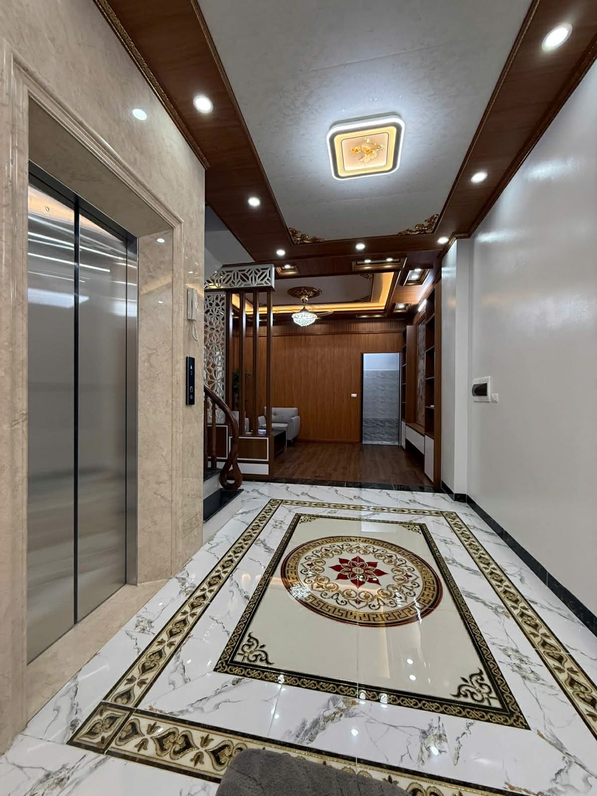 [BÁN GẤP] NHÀ NGUYỄN KHOÁI 59M² – 5 TẦNG – THANG MÁY – Ô TÔ VÀO NHÀ – 2 THOÁNG – NỘI THẤT CAO CẤP