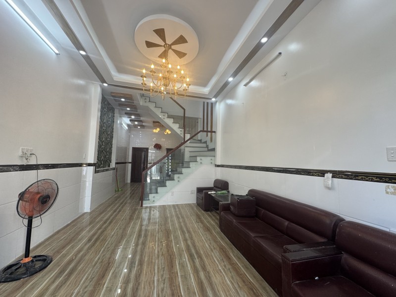 Bán nhà đường Lã Xuân Oai, Q9, Thủ Đức, TP HCM. DT 64m2, 2 tầng. Giá 6.55 tỷ, SHR - 0933125879