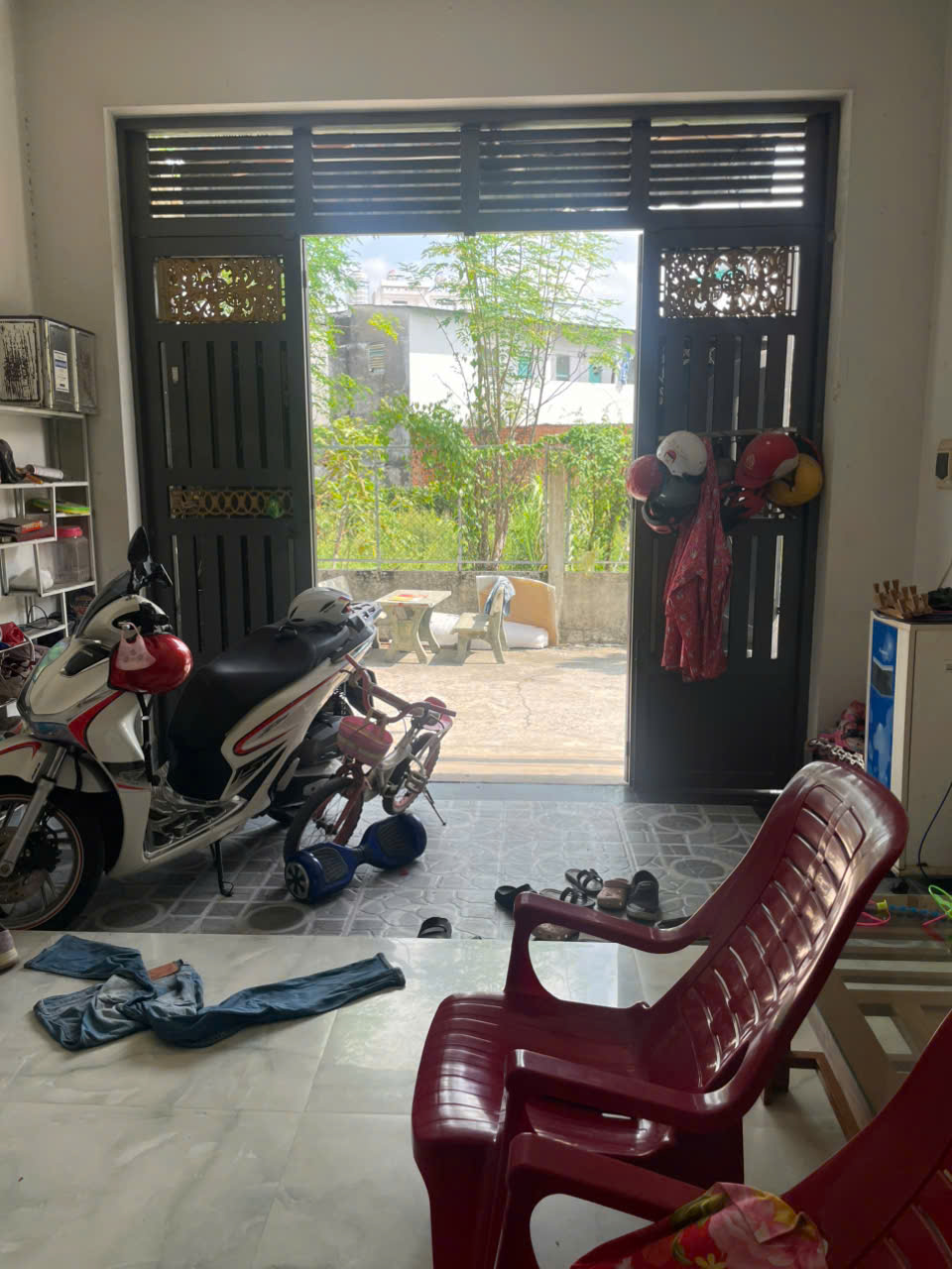 GẤP BÁN NHANH NHÀ TRỆT LẦU – XE HƠI NGỦ TRONG NHÀ – HUỲNH THỊ HAI CHỈ 4.5 TỶ!