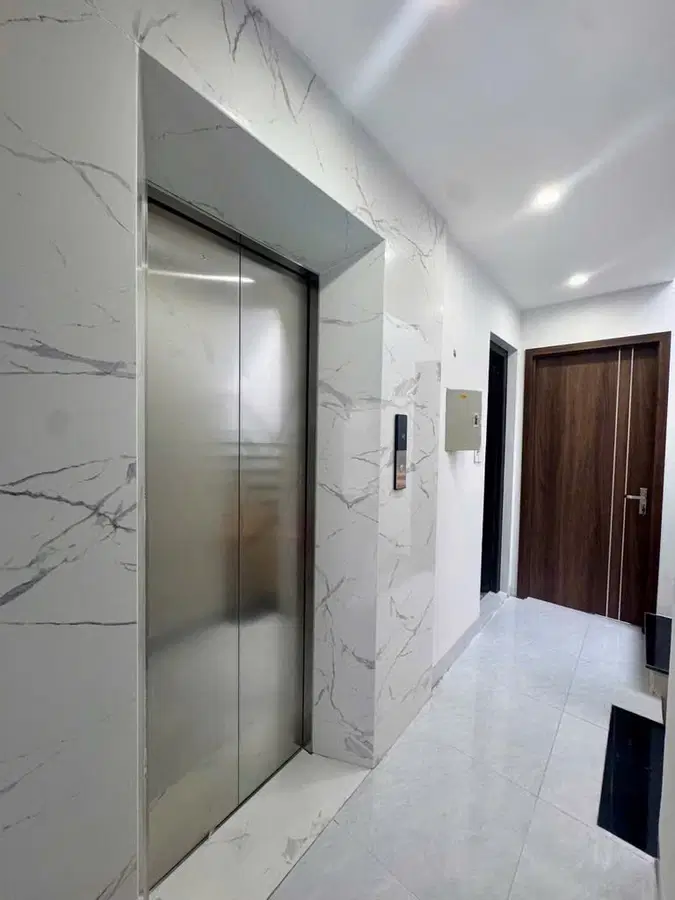 Bán Nhà Tân Mai. Hoàng Mai. 5 Tầng Thang Máy. Ô Tô. DT 69m2. MT 5.2m. Giá 16.8 Tỷ.