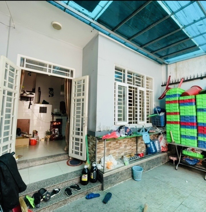 Bán nhà đường Tân Hoà 2, Phường Hiệp Phú, Q9, Thủ Đức, TP HCM.. DT 75m2, 3 tầng, 4PN, SH. Giá 5.65 tỷ.