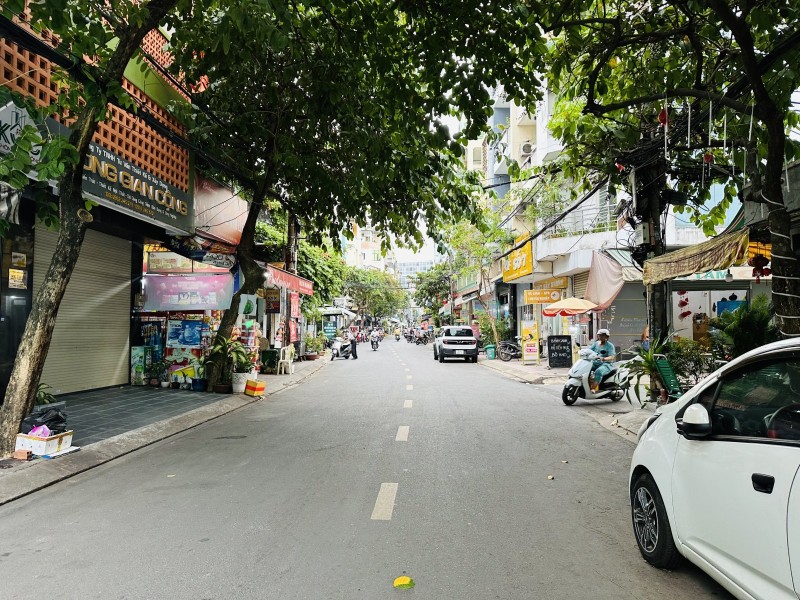 NHÀ ĐẸP GIÁ TỐT CẠNH NHÀ GA T3 SÂN BAY, GẦN 40M2 NGANG 4.5M, 2 TẦNG 2PN, NỞ HẬU HOÀN CÔNG ĐỦ, CHỈ 4.3 TỶ TL.