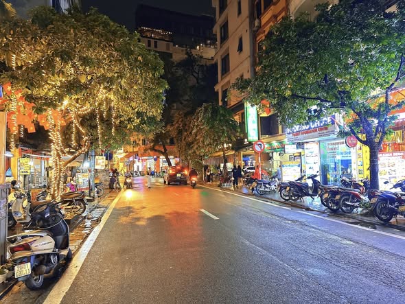 Mặt Phố Hàng Thùng 4 Tầng 67 Tỷ Vị Trí rất đẹp Sổ Vuông Chính Chủ