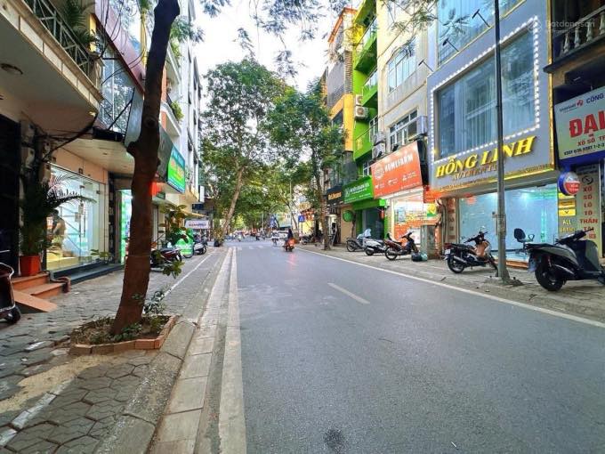 Duy nhất, Bán nhà phố Nghĩa Tân, kinh doanh sầm uất, chỉ 24 tỷ