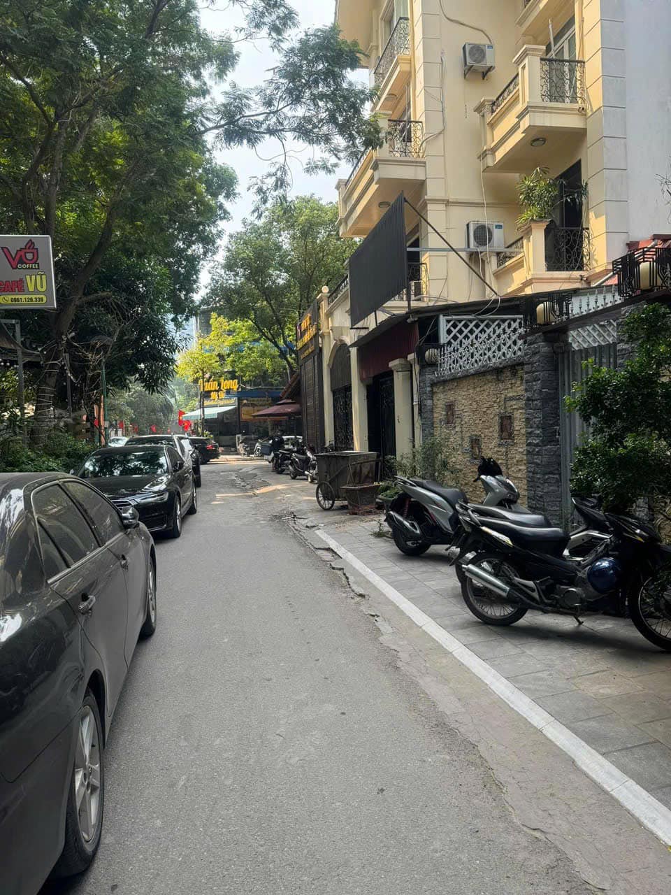 “Bán gấp”, bán nhà Hồ Tùng Mậu gần ĐH Thương mại, ô tô tránh, sát phố, chỉ 26 tỷ