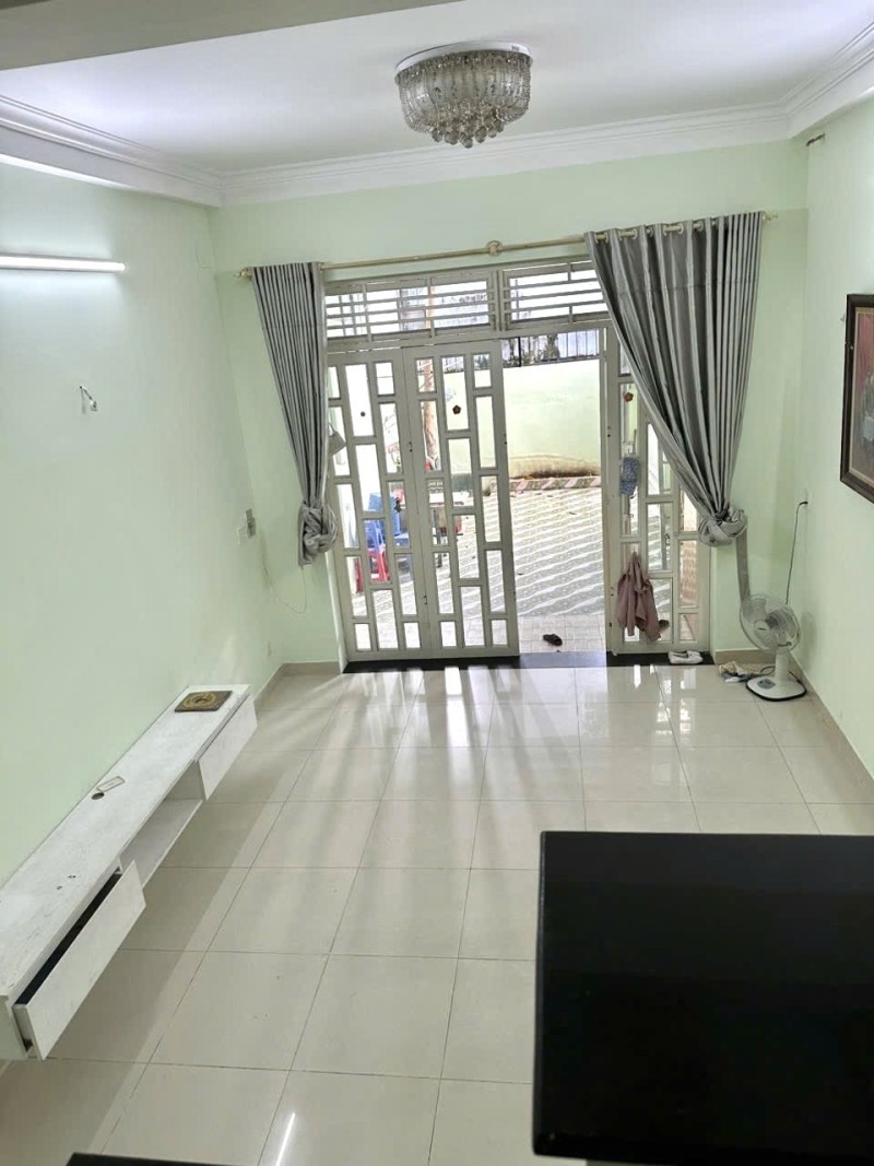 Bán nhà đường 475, Phước Long B, Q9, Thủ Đúac, TP HCM. DT 195m2, cấp 4, 8PN. Giá 9.75 tỷ - 0933125879