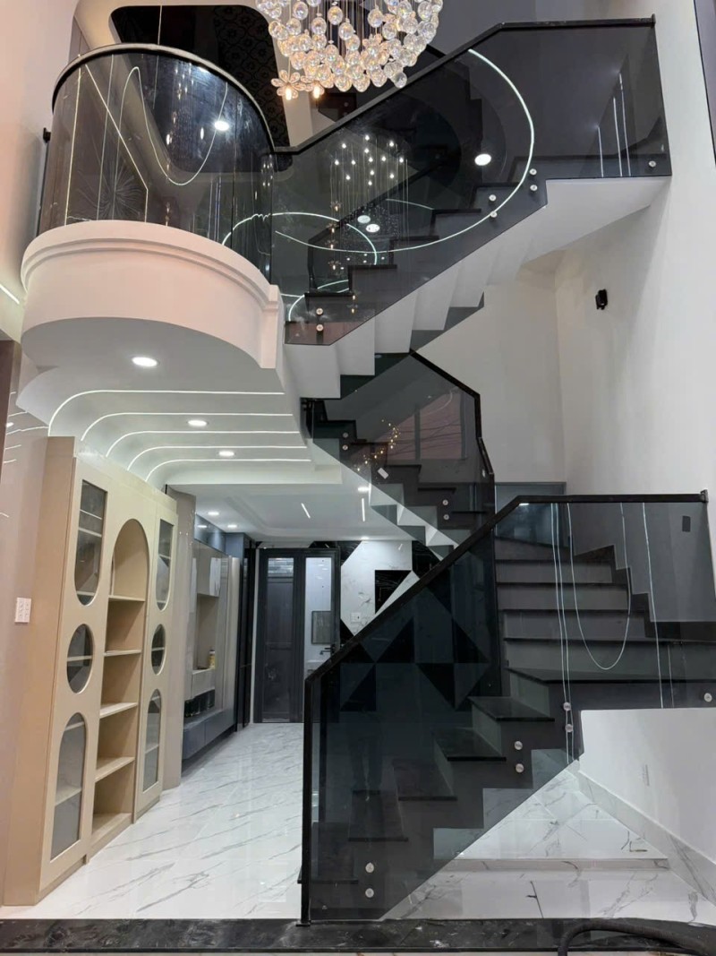 Bán nhà 5 tầng đường Nguyễn Duy Trinh, Q9, Thủ Đức, TP HCM. DT, 56m2, 5 tầng, SH. Giá 6.45 tỷ.