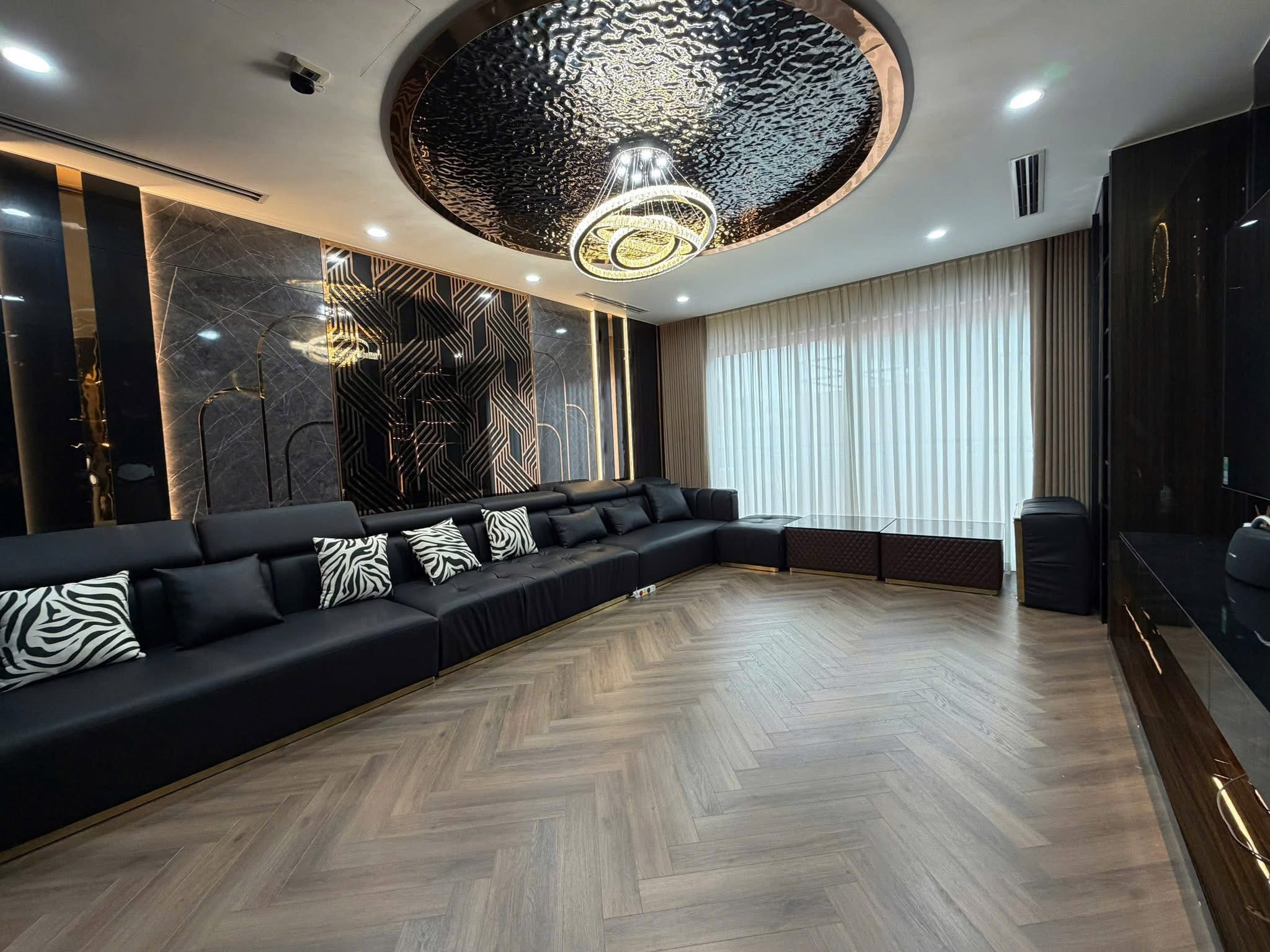 NHÀ VỊ TRÍ ĐẸP- PHÂN LÔ- NỞ HẬU- PHỐ TRUNG HOÀ- KINH DOANH ĐỈNH- VỈA HÈ- Ô TÔ TRÁNH.