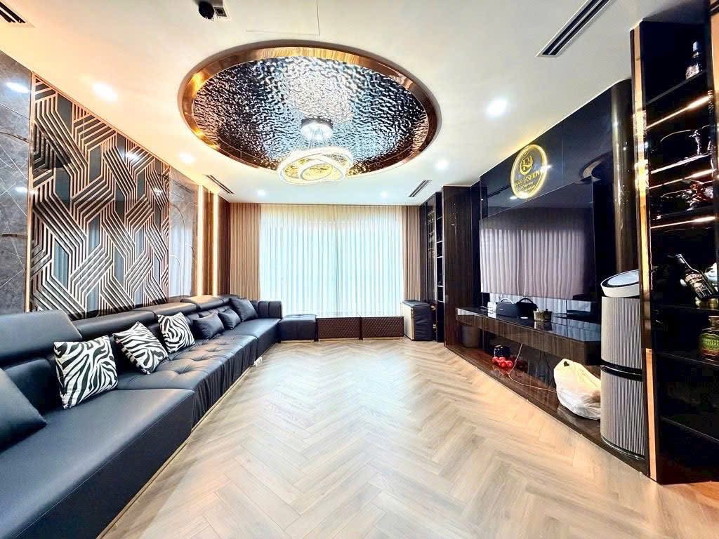 Nhà mới- Ở sướng- 7 tầng- Thang máy- Sát Phố- Ngõ thông- Ô tô tránh- Phố Đỗ Quang.