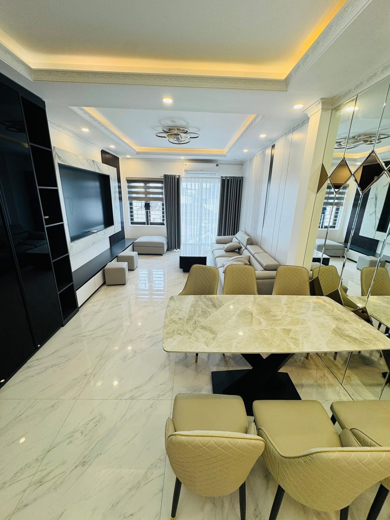 Nhà 6 tầng- Phân lô- Vỉa hè- Ô tô tránh- Ngõ thông- Kinh doanh đỉnh- Phố Trần Kim Xuyến.