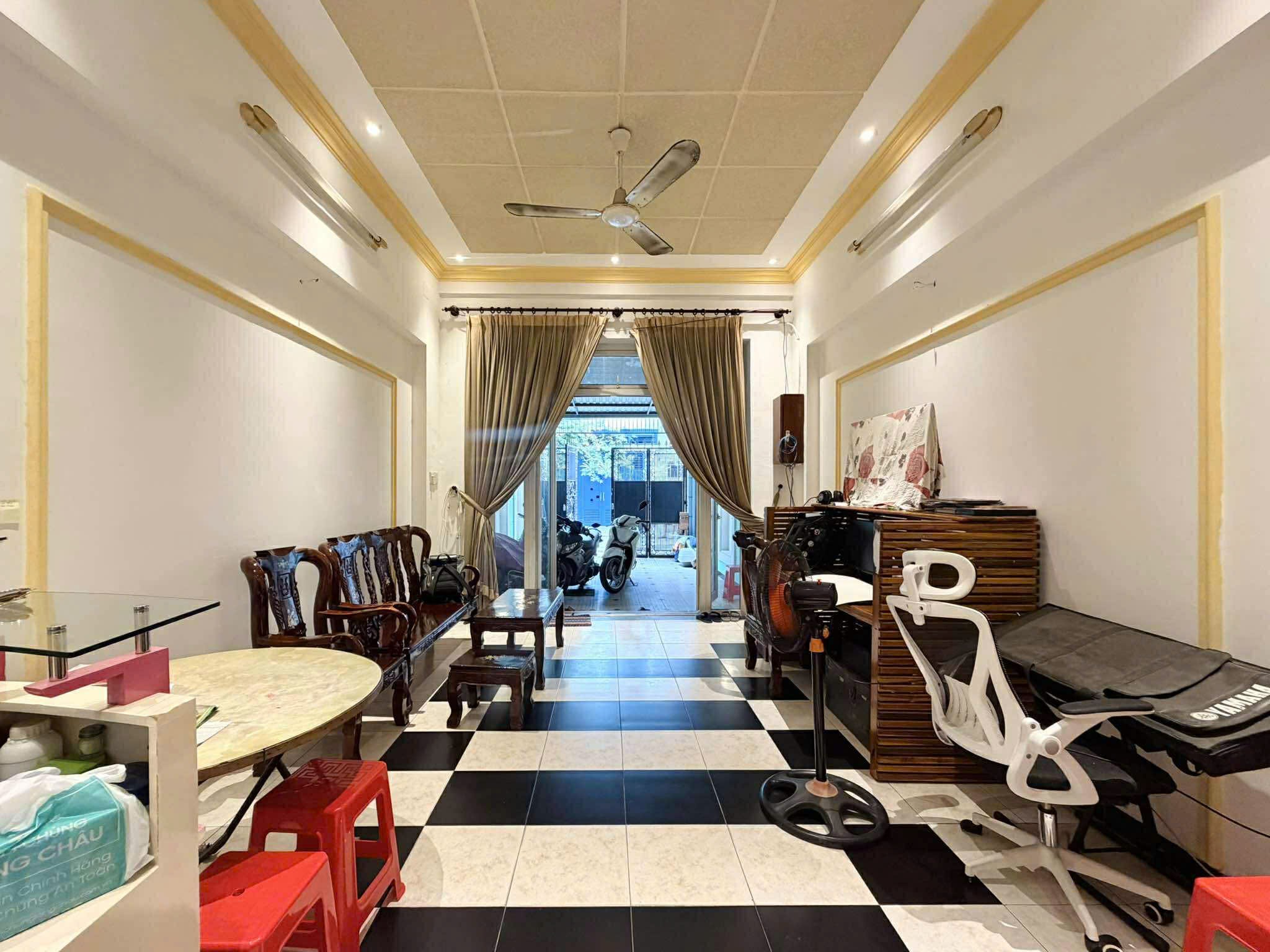 NHÀ HẺM XE TẢI 4 TẦNG THÍCH QUẢNG ĐỨC - 80m2 (4×20) - 16.5 TỶ