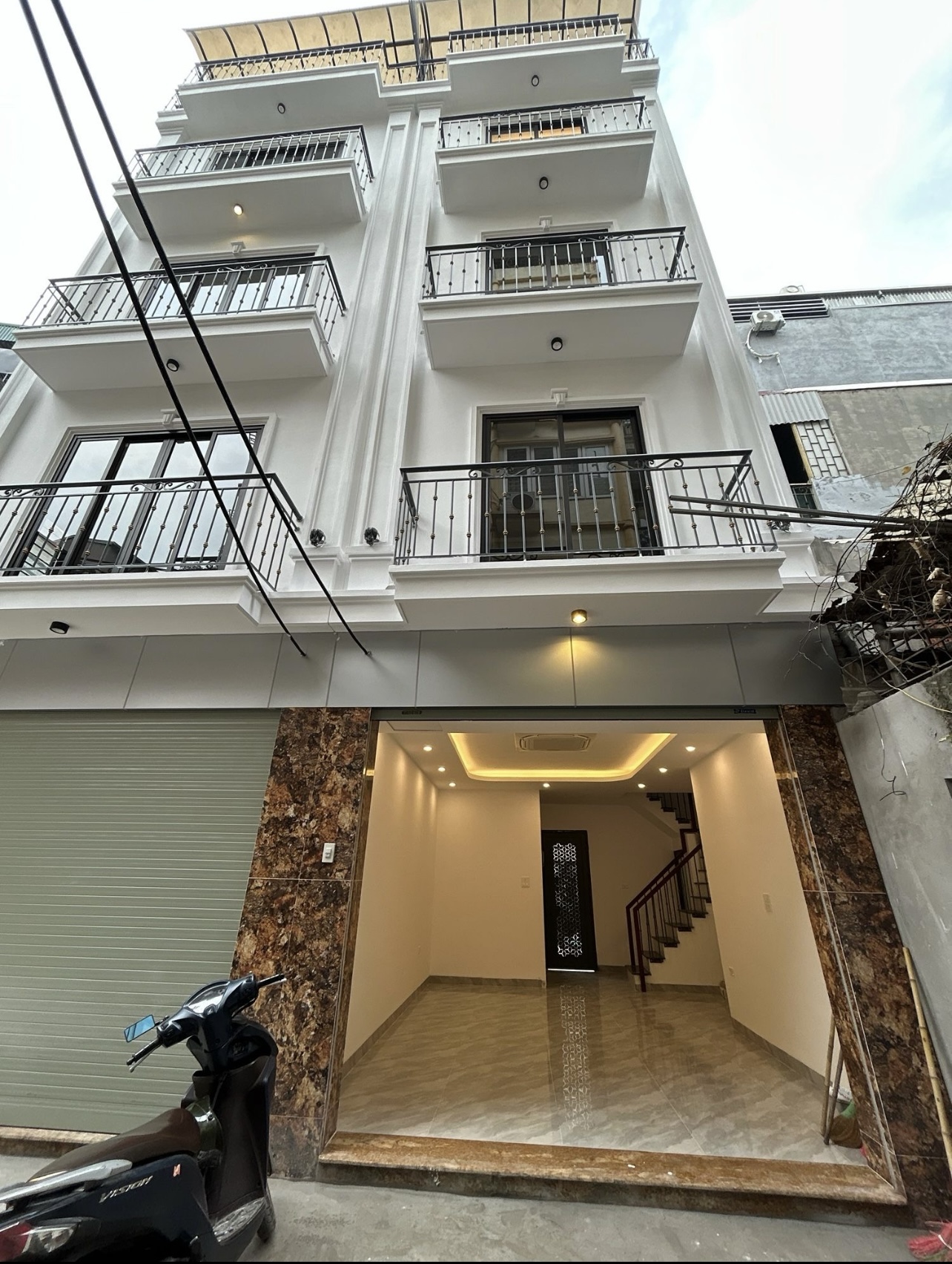 BÁN NHÀ MỚI KÍNH KOOG - 5 TẦNG THANG MÁY - NGÕ NÔNG GẦN PHỐ - TRƯỚC NHÀ RỘNG THOÁNG - Ô TÔ TRÁNH - TIỆN ÍCH NGẬP TRÀN