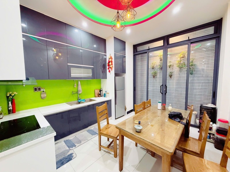 # Sát Núi Thành đi bộ 1.5 phút ra Bãi Ô tô Quảng Trường, 60m2, 3 mê cực chắc