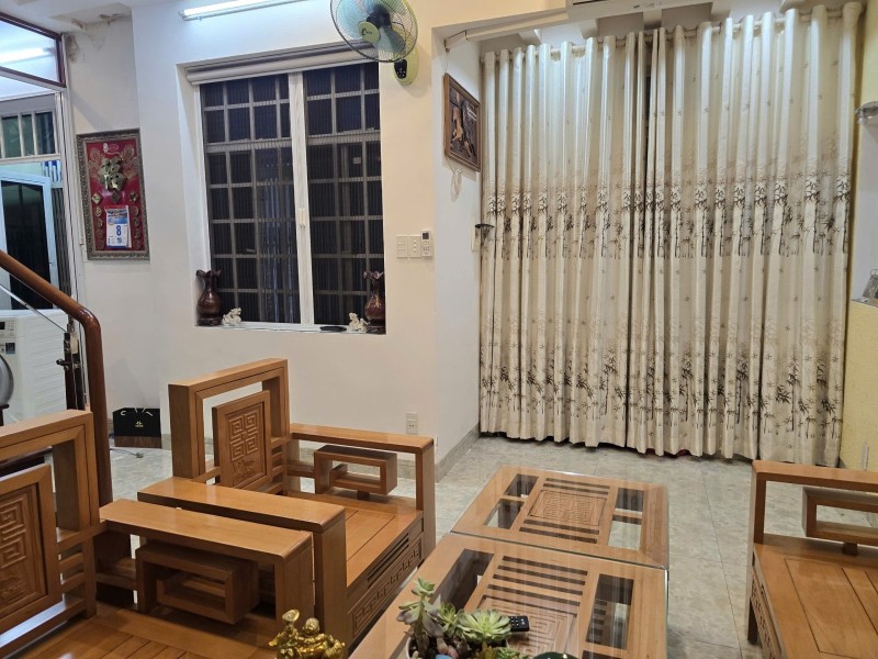 ♣ Nhà sau MT Nguyễn Hoàng, ô tô đậu 10m, 37m2, 2 tầng, 3.55 tỷ