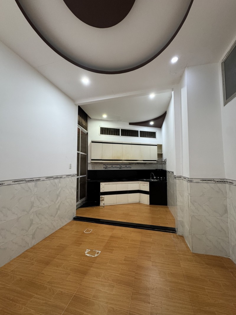 Bán nhà hẻm đường số 9, Phường Trường Thọ, Thủ Đức, TP HCM. DT 80m2, cấp 4, giá 5,05 tỷ.