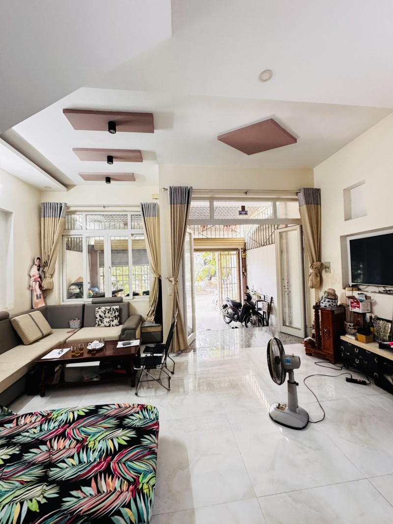Bán nhà đường 102, Phường Tăng Nhơn Phú A, Q9, Thủ Đức, TP HCM. DT 84m2, 3 tầng, 4PN, sổ hồng, giá 7.45 tỷ.