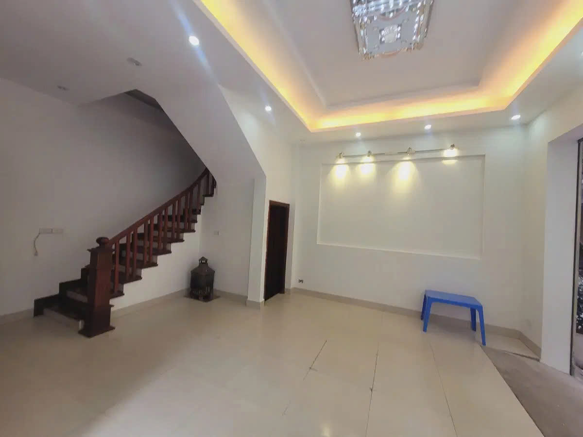 Bán Nhà Phố Vương Thừa Vũ 31m x 5 Tầng MT 4.8m Lô Góc Ô Tô Vào Nhà K/D Giá Chào 15 Tỷ