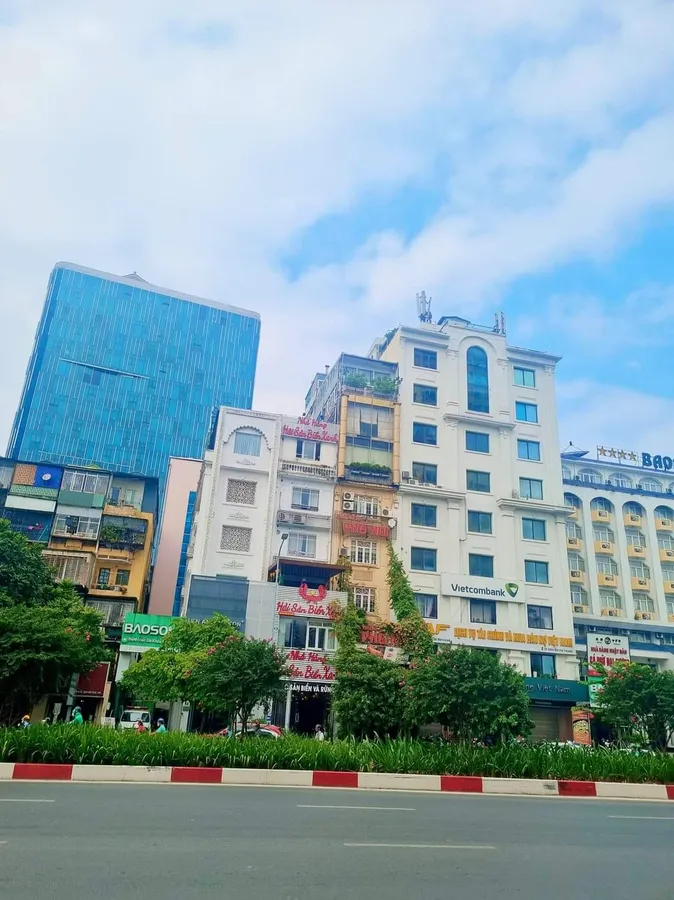 ️ MẶT PHỐ NGUYỄN CHÍ THANH – GIÁP BA ĐÌNH – 8 TẦNG THANG MÁY – GIÁ ~535 TRIỆU/M² – TÀI SẢN LÕI TRUNG TÂM