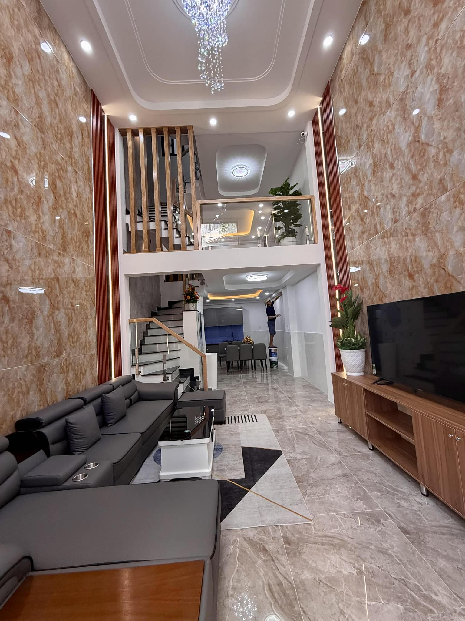 NHÀ HXH NGUYỄN VĂN KHỐI - 48m2 5 TẦNG 6 PN - 7.4 TỶ