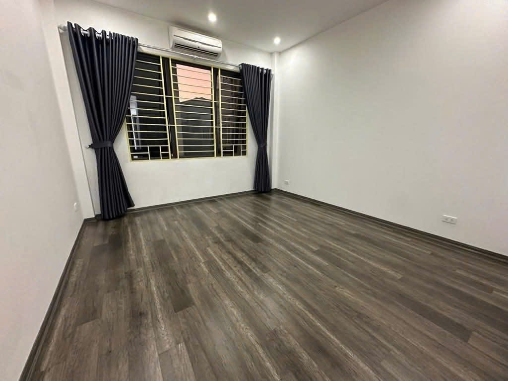 NHÀ MỚI 6 TẦNG THANG MÁY - GARA Ô TÔ - NGAY NGÃ TƯ QUỐC BẢO - THANH TRÌ