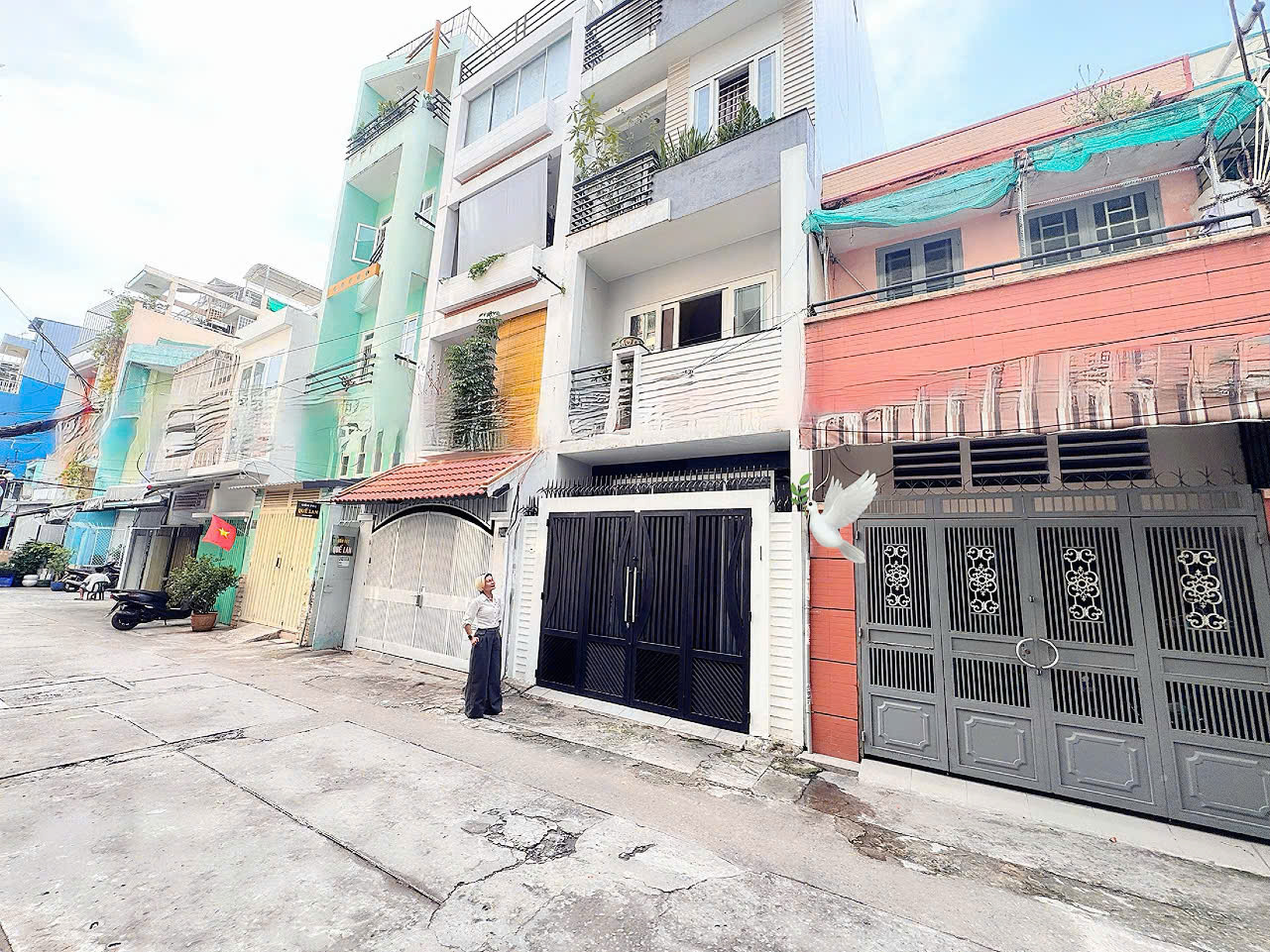 CHÍNH CHỦ CẦN BÁN NHÀ 5 TẦNG MỚI - HXH 8M Đ.NGUYỄN THIỆN THUẬT, QUẬN 3 - VỊ TRÍ BUÔN BÁN KINH DOANH SẦM UẤT NHẤT* LH