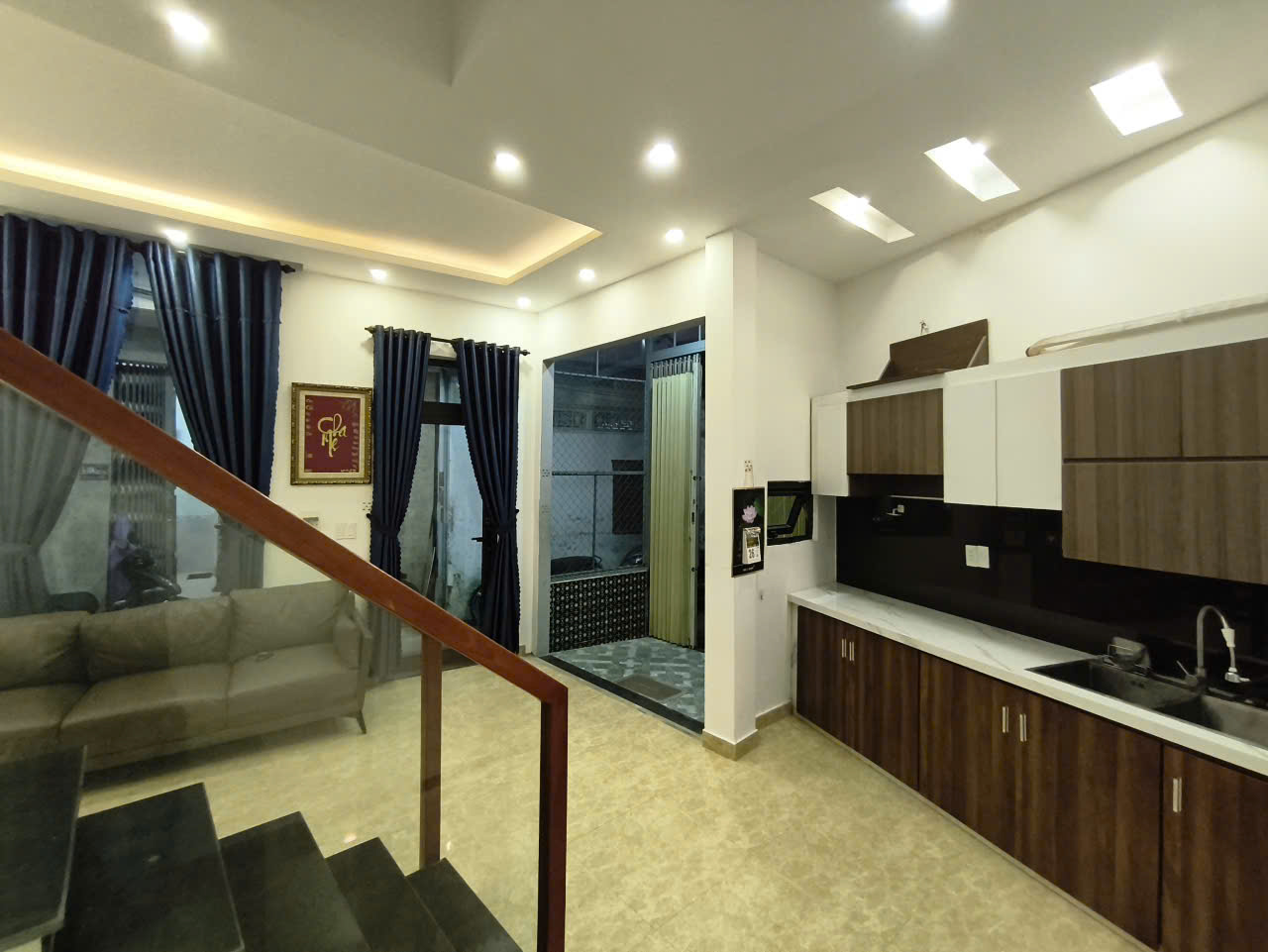 ♥ Gần K408 Hoàng Diệu, 50.1m2 3 tầng 3PN rộng WC trong, sân thượng trước sau rộng thoáng 3.xx tỷ