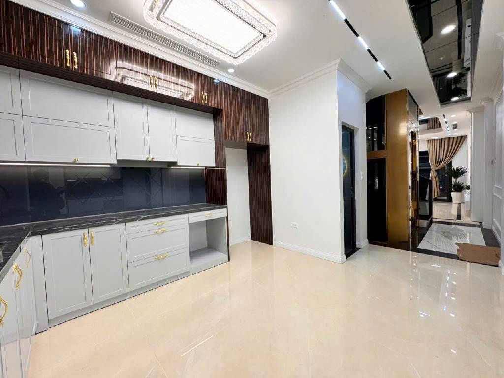 Nhà đep ở ngay, bán nhà Phan Kế Bính, ô tô đỗ cửa, nhà mới có thang máy chỉ 16 tỷ