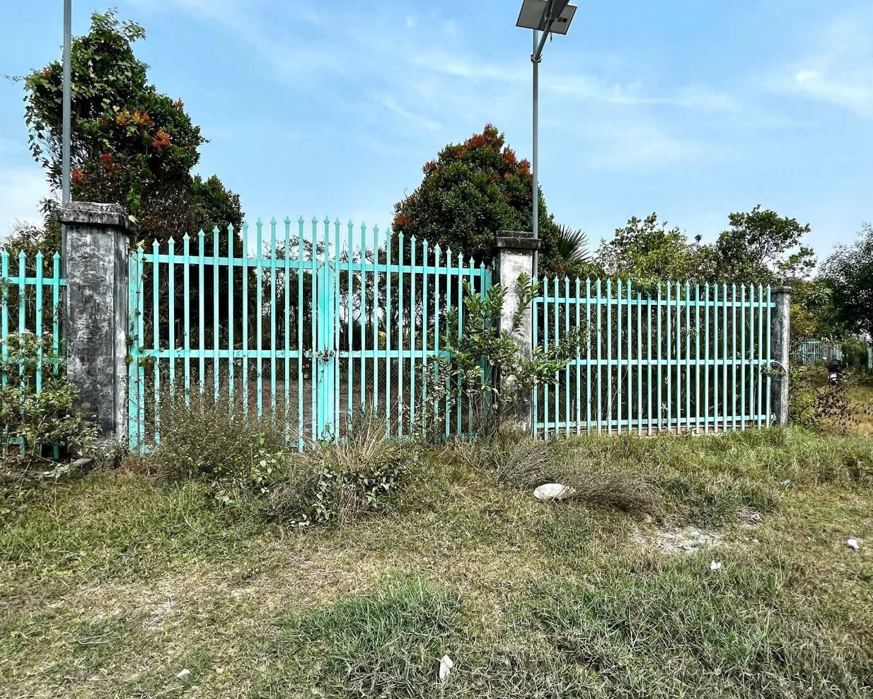 Bán gấp lô đất xã Hiệp Hòa tdt 6500m2 ( 300m2 thổ ) đường đá xanh 5m giá 5,5 tỷ