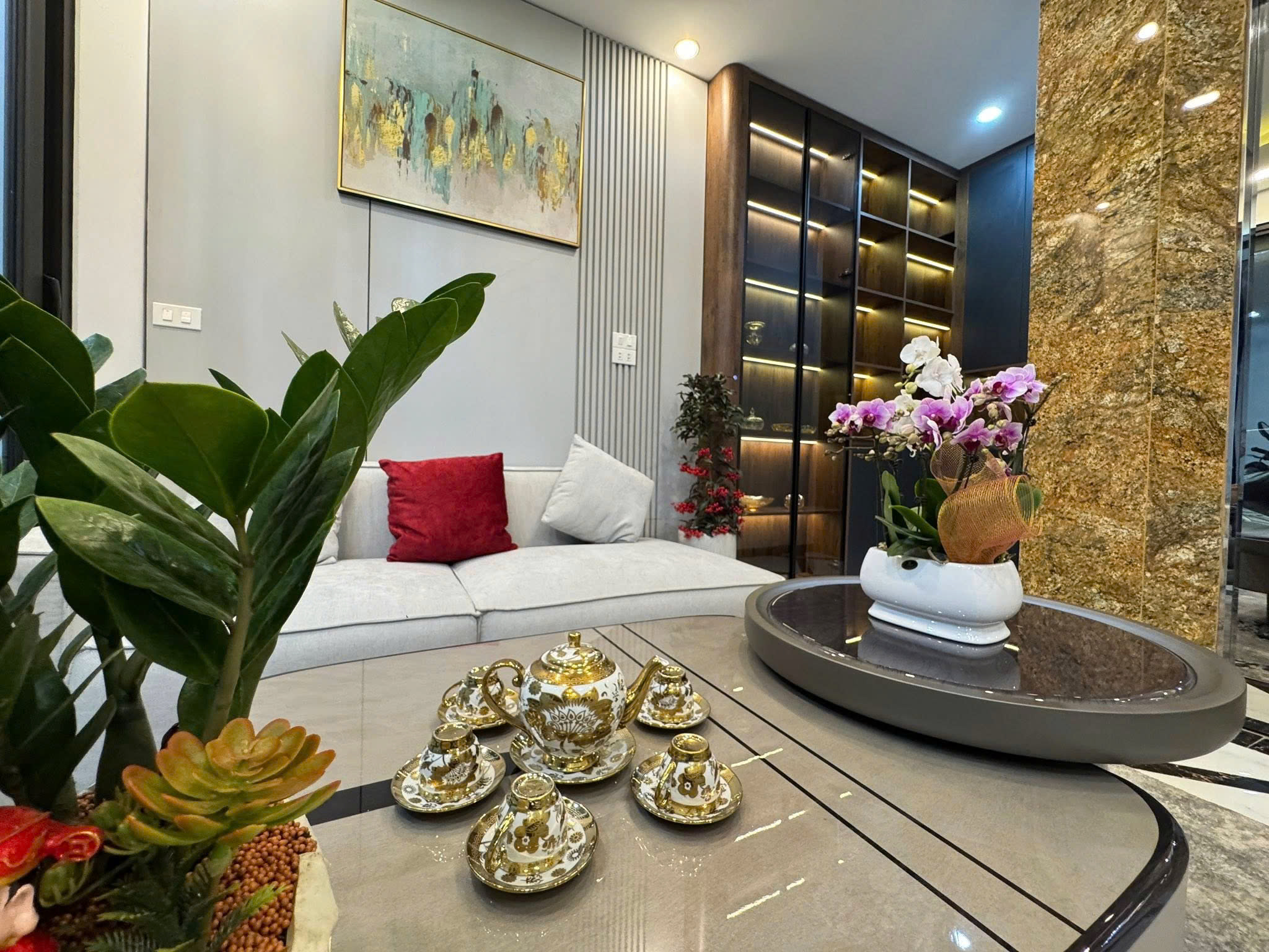 Cực hiếm! Bán nhà Trần Hưng Đạo, 60m2, mặt tiền 5m, 30.8 tỷ, ô tô tránh, KD đỉnh