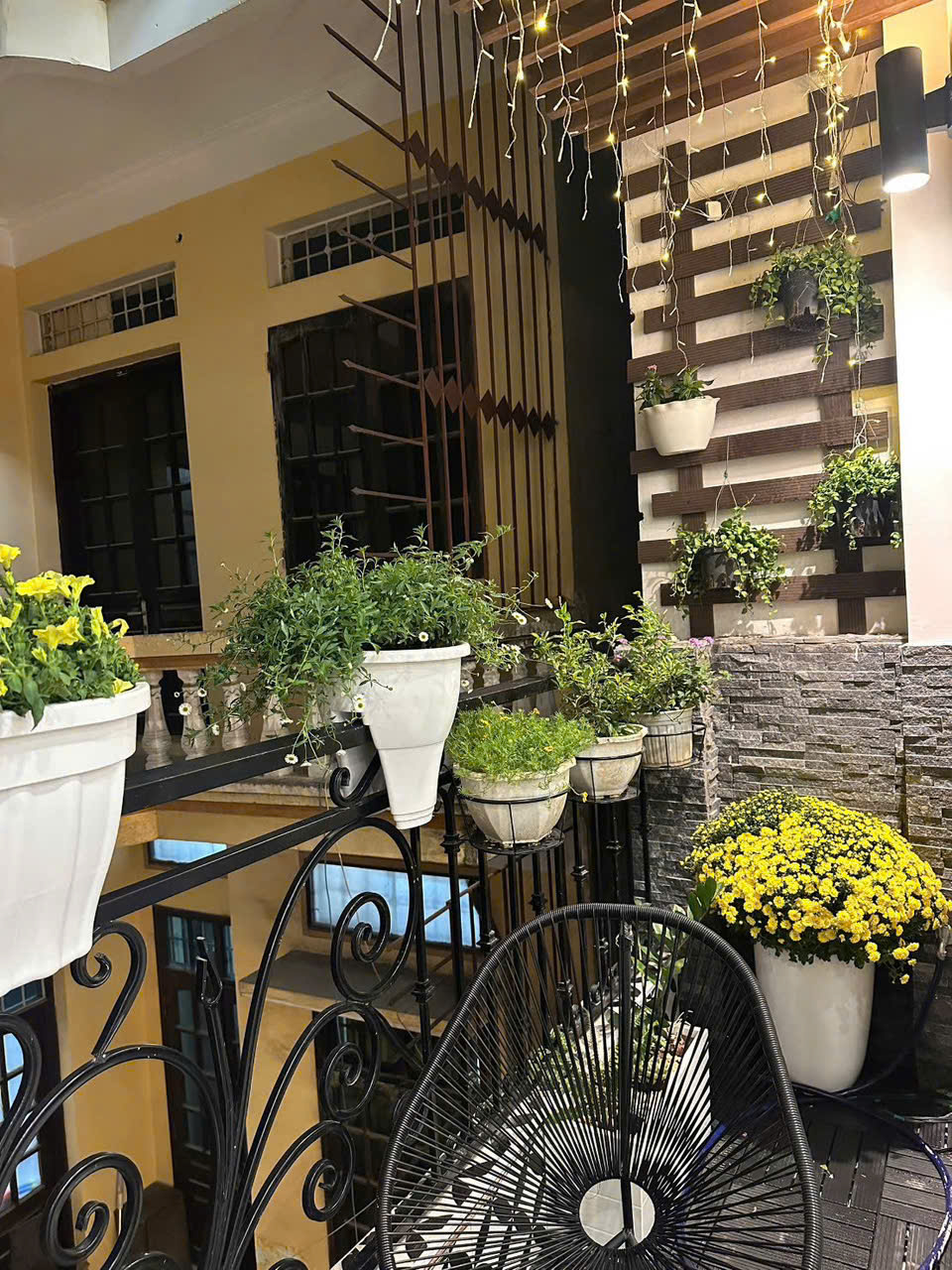 LÔ GÓC 3 THOÁNG - DÂN XÂY CHẮC CHẮN - TRUNG TÂM - NGÕ THÔNG - TRƯỚC NHÀ THOÁNG