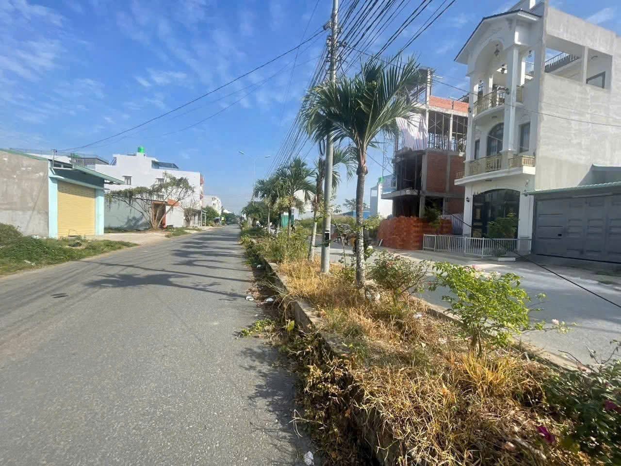 Bán nền thổ cư đường số 11, khu dân cư 135 , thị trấn Bến Lức dt 120m2 giá 4,4 tỷ