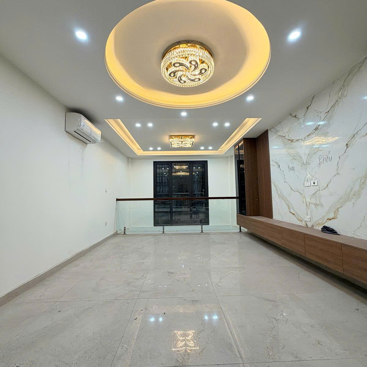 Bán Nhà Phố Hoàng Văn Thái 41m x 7 Tầng Thang Máy Ô Tô Vào Nhà NGõ Thông 18.8 Tỷ