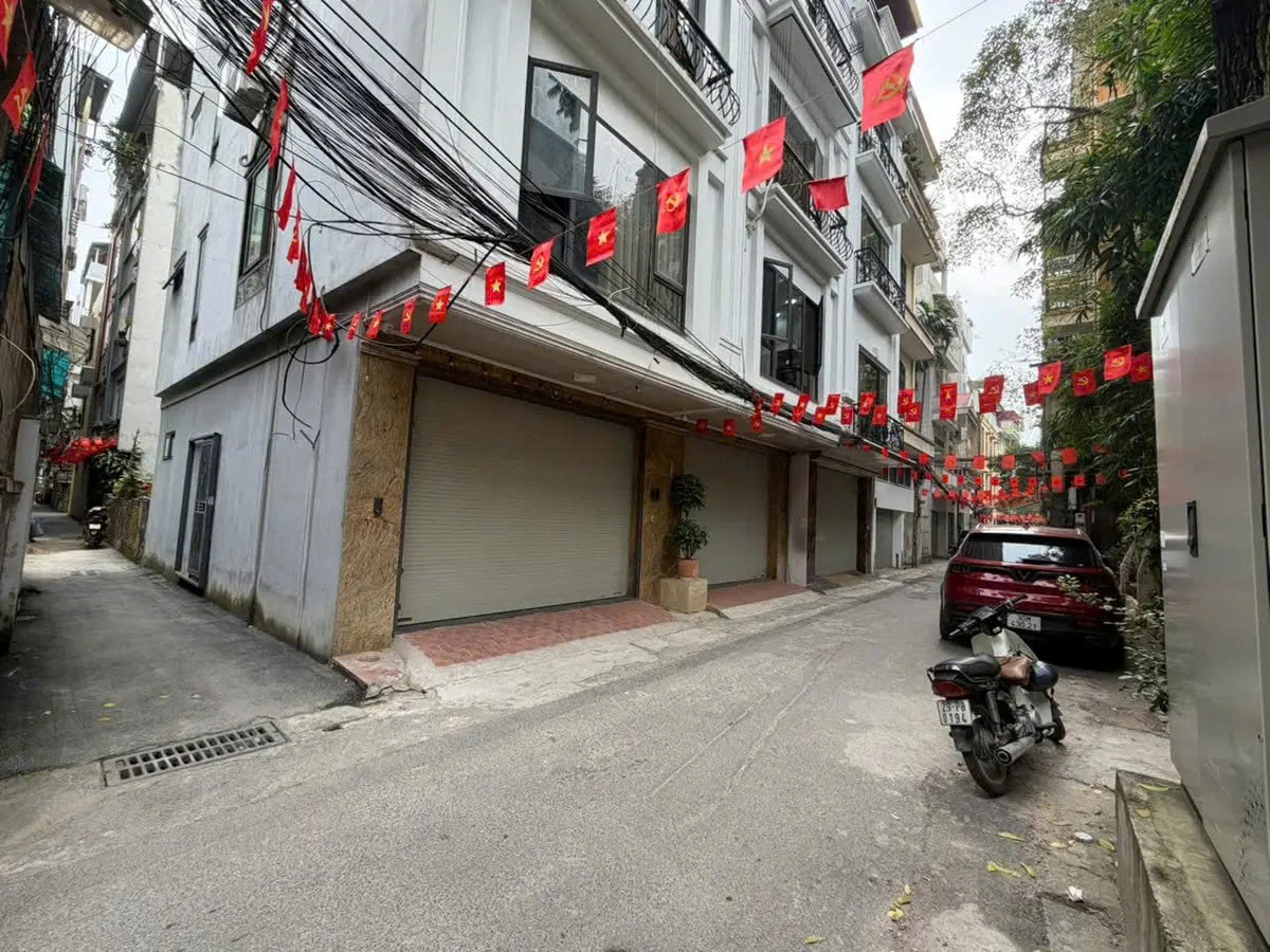Đất vị trí đẹp phố Lạc Long Quân 90m2 mặt tiền 9.3m sổ vuông giá 23.8 tỷ gần Hồ Tây