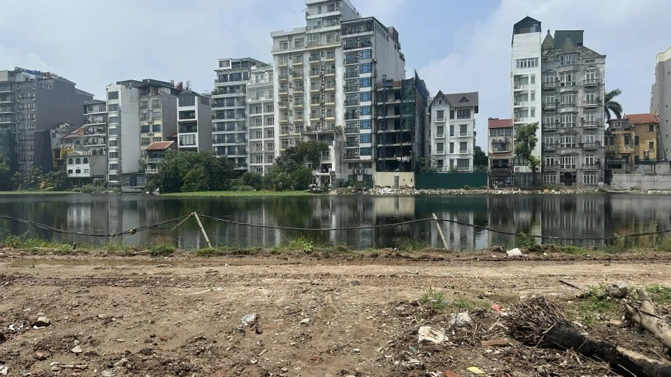 Đất đẹp đường Âu Cơ 252m2 mặt tiền 8m lô góc 3 thoáng view Hồ Tứ Liên giá 118 tỷ sổ đẹp