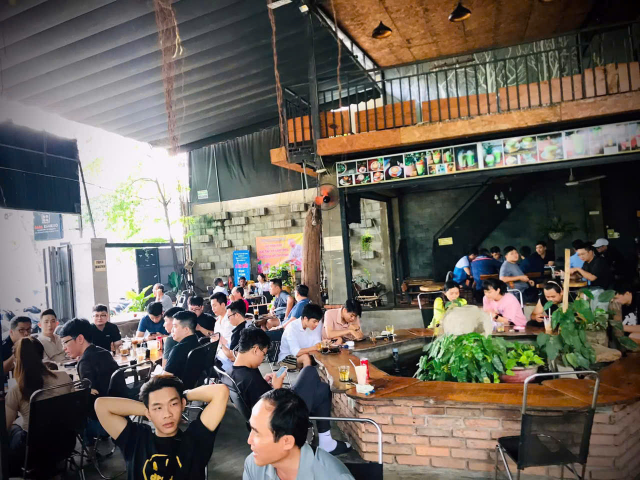 CẦN SANG GẤP QUÁN CÀ PHÊ SÂN VƯỜN 300M2 BÌNH THẠNH – VÀO KINH DOANH NGAY