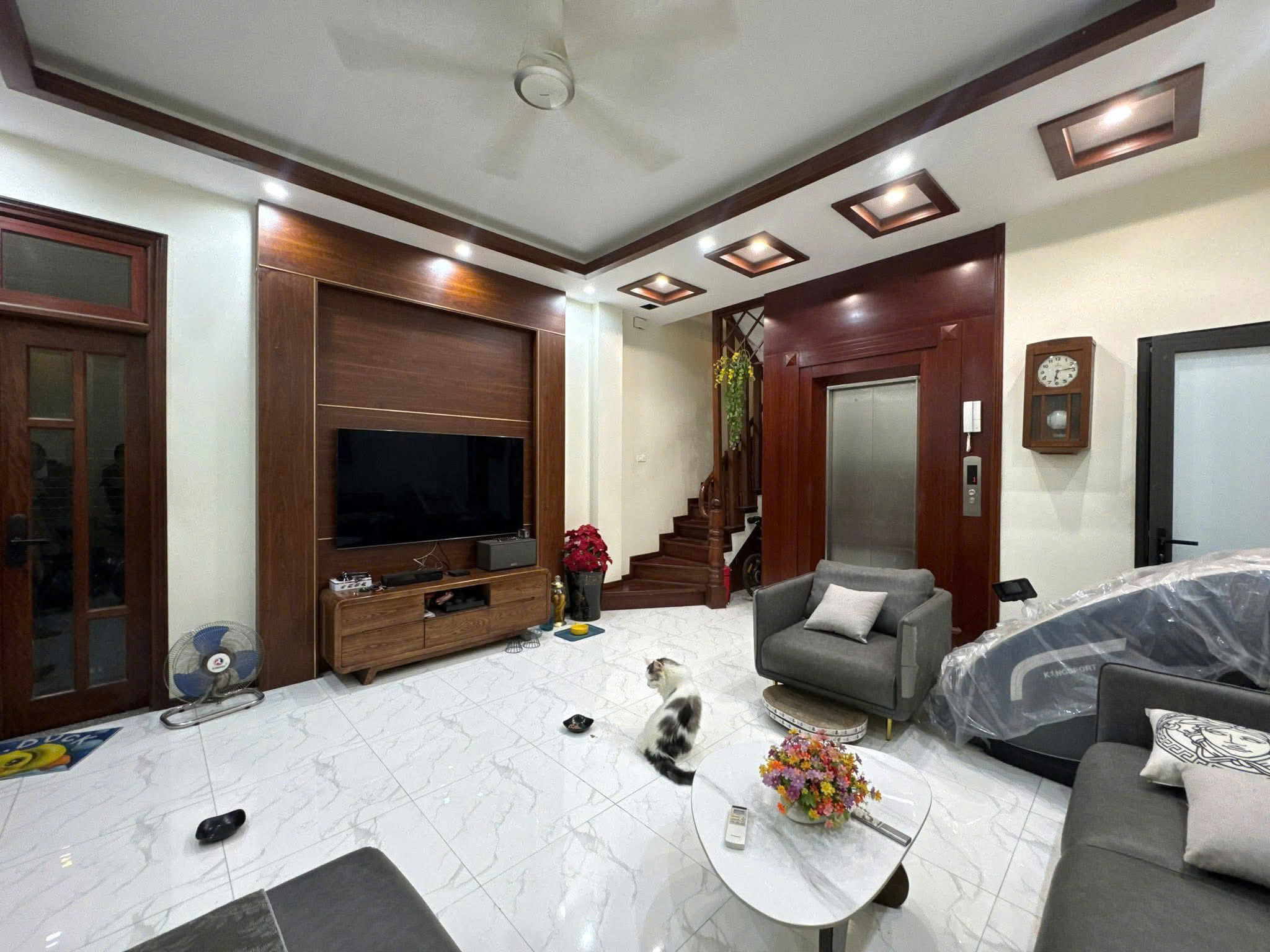 Giảm chào 200tr! Bán nhà Đặng Tiến Đông, 50m2, 6 tầng thang máy, mặt tiền 5m, 14.3 tỷ, kinh doanh đỉnh