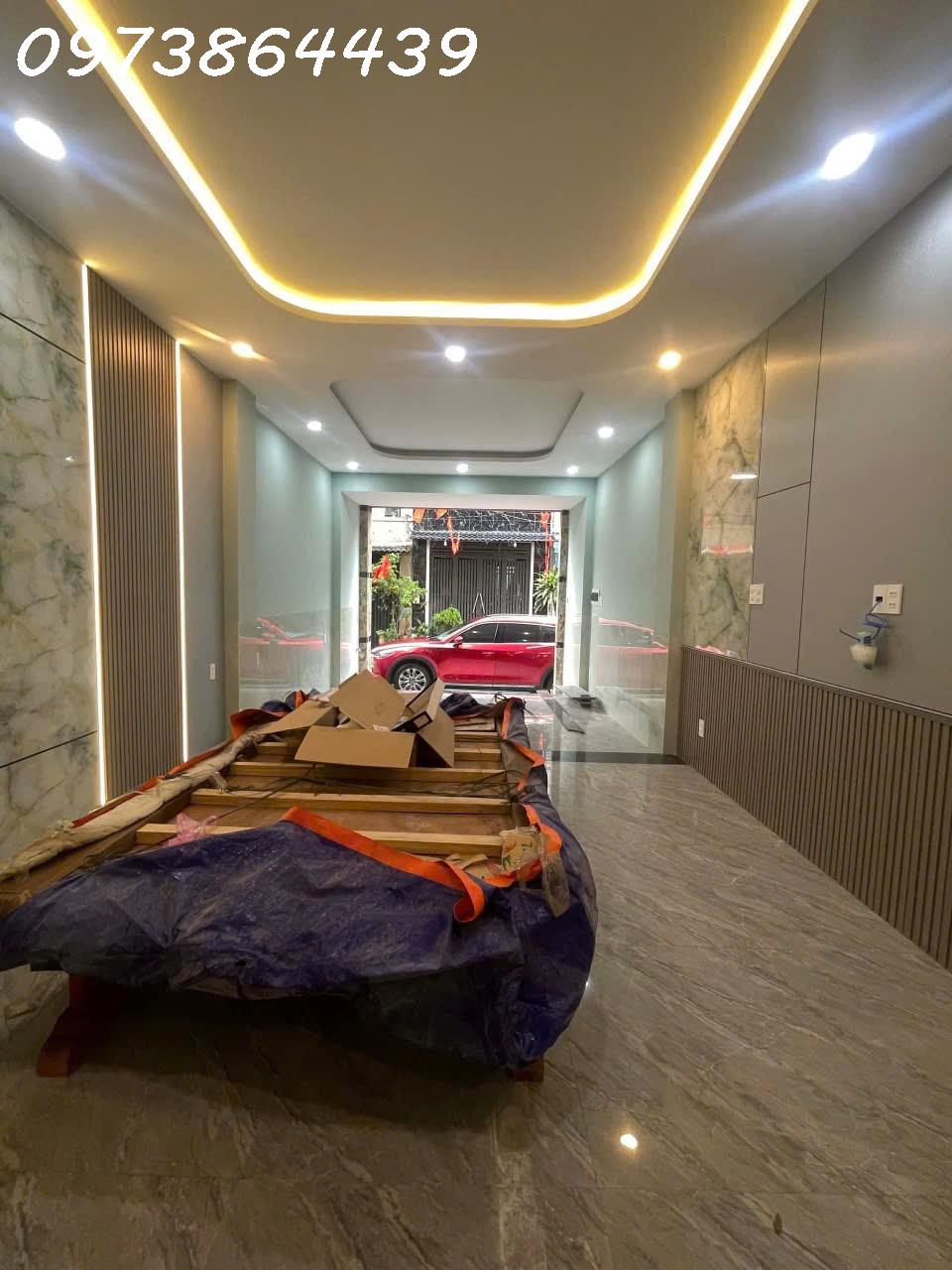 NHÀ NGAY CHỢ THIẾC – QUẬN 12 - 5 TẦNG BTCT – THANG MÁY XỊN – XE TẢI ĐỖ CỬA – 100M2 – CHỈ 11 TỶ