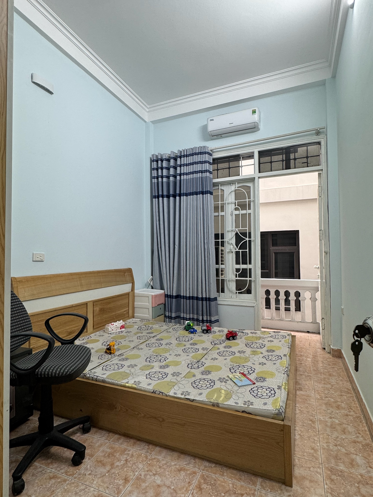 [BÁN GẤP] NHÀ NGUYỄN CHÍNH 34M² – 3 TẦNG – Ô TÔ ĐỖ CỬA – NGÕ THÔNG
